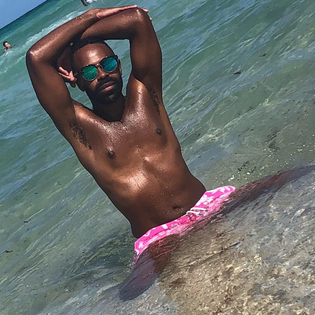 UncleShaunYB's tweet photo. Good morning, My name is Shaun I’m ah CREATOR, DREAMER,BELIEVER ,ARTIST , BROTHER, UNCLE, SON , COUSIN, DREAM MAKER,BEST FRIEND,FREAK, GEEK , HELPER , HEALER etc I’m riding ah whole #NewWave it’s called HAPPINESS &amp; I’m claiming it #YouBettah #MelaninJoy #TookUsAhBreakButWeBackNow https://t.co/eXao7XJ7zp