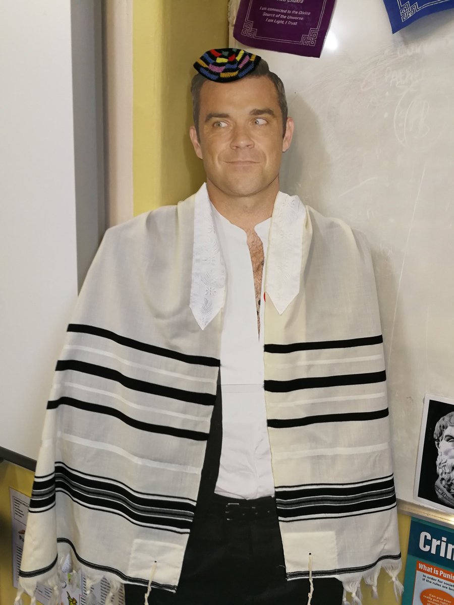 Heidijeh's tweet photo. @robbiewilliams - using you to aid my GCSE teaching on Jewish worship for Years Ten and Eleven! Looking fab in the tallit and kippah I might add! #robbiewilliams #gcserevision https://t.co/3ZOBjWLCIc