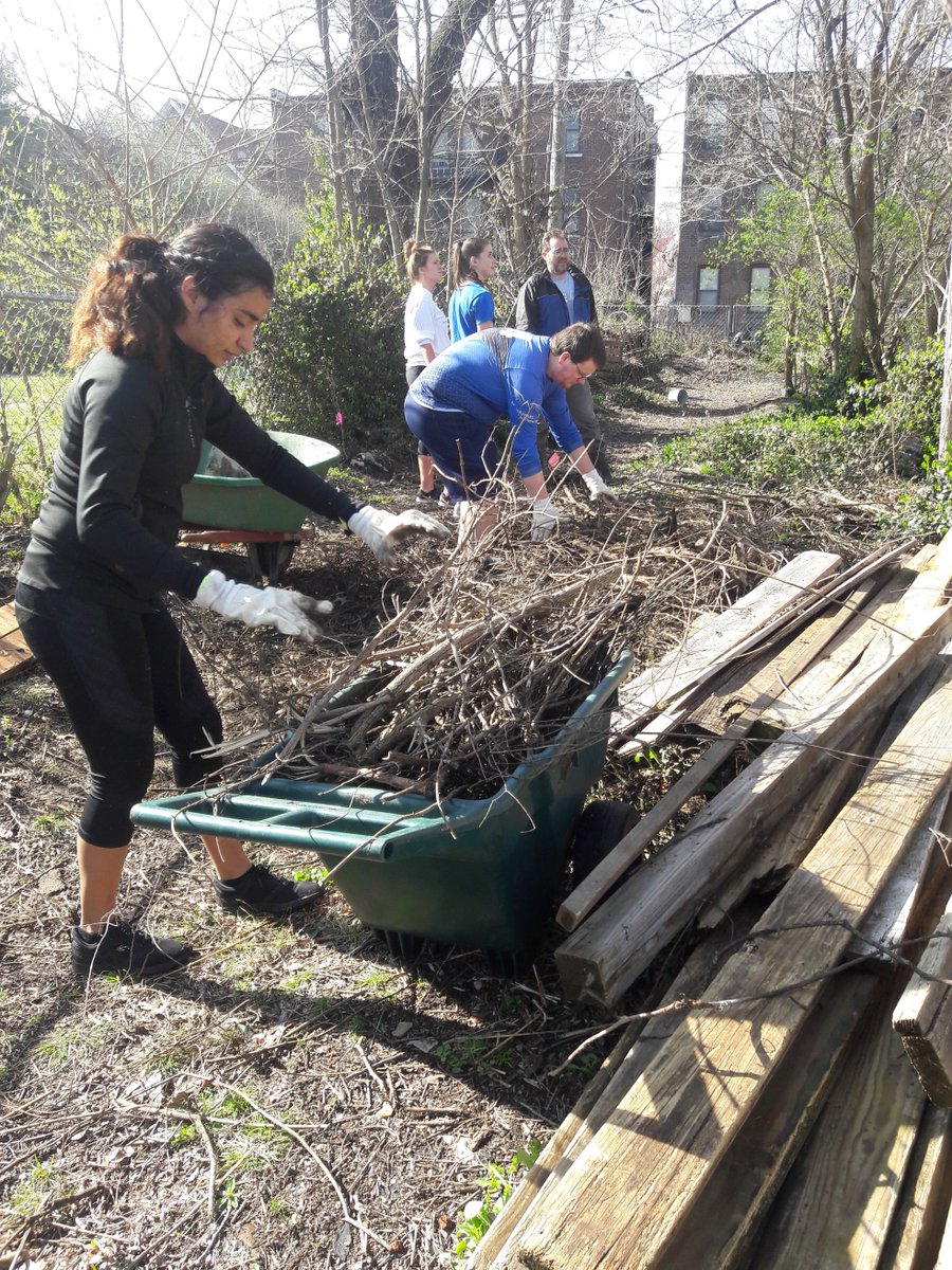 PtsaSlu's tweet photo. This past Saturday at Showers of Service we had the opportunity to work with other volunteers of Gateway Greening which created a sense of community in this St. Louis neighborhood. We would like to thank everyone who volunteered with us &amp; hope you had a great time! @SLU_PT https://t.co/oPXK6RjJtR