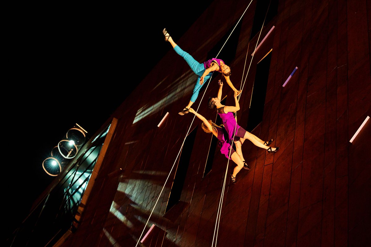 MupaBudapest's tweet photo. Great moments from last week. (Photo: Szilvia Csibi, János Posztós, Bálint Hrotkó) #MüpaBudapest #Müpa #Szeretekittlenni #Bestof #Photography #Budapest #Hungary #BTF2019 #Bandaloop #Bandalooping #Dance #Verticaldancing #Danceonwalls #Strings https://t.co/dICQb9zvp3