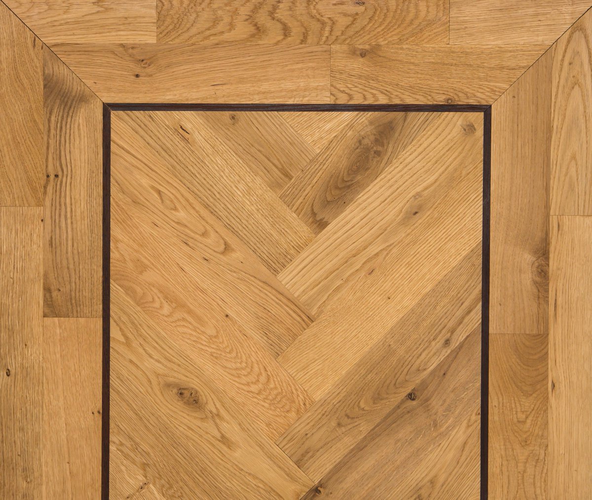 woodcraftfloori's tweet photo. Pure in name, this Herringbone is finished with a Wenge boarder. A clear hardwax oil is applied for the colour to flourish, allowing the oak to show it's natural beauty.

Gorgeous!❤️

#Parquet #Herringbone #Wenge #Oak #Wood #Woodworking #Design #InteriorDesign #Bespoke #Natural https://t.co/RR1hsasw0V