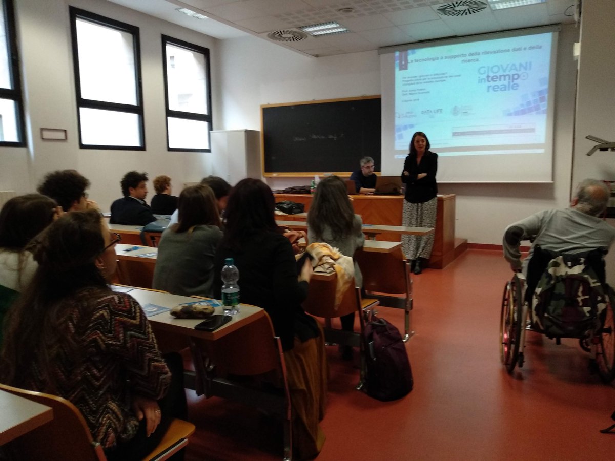 KinoaStudio_'s tweet image. #SchoolTuesday 
105 squadre, 575 ragazzi, 5.428 follower e 12.225 like. Questi i numeri di un anno di #SocialChallenge, lo strumento di indagine e diffusione di messaggi positivi tra adolescenti su #Instagram ideato con @datalifelab e presentato in un&apos;incontro all&apos;@UNI_FIRENZE