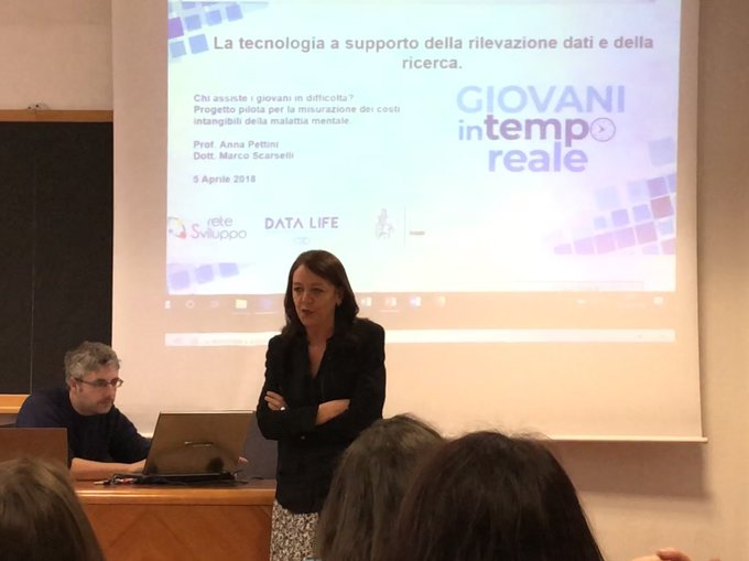 KinoaStudio_'s tweet image. #SchoolTuesday 
105 squadre, 575 ragazzi, 5.428 follower e 12.225 like. Questi i numeri di un anno di #SocialChallenge, lo strumento di indagine e diffusione di messaggi positivi tra adolescenti su #Instagram ideato con @datalifelab e presentato in un&apos;incontro all&apos;@UNI_FIRENZE