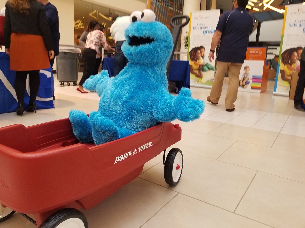 MariaPasicPNC's tweet photo. Celebrating our 15th anniversary of #PNCGrowUpGreat with our fav peeps who help us inspire & #educate our youngest learners. Getting ready to deliver these fancy wheels to our #preschool partners in #Indianapolis later today. #AllIn4PreK #EarlyEducation https://t.co/YIydiSe9Yv