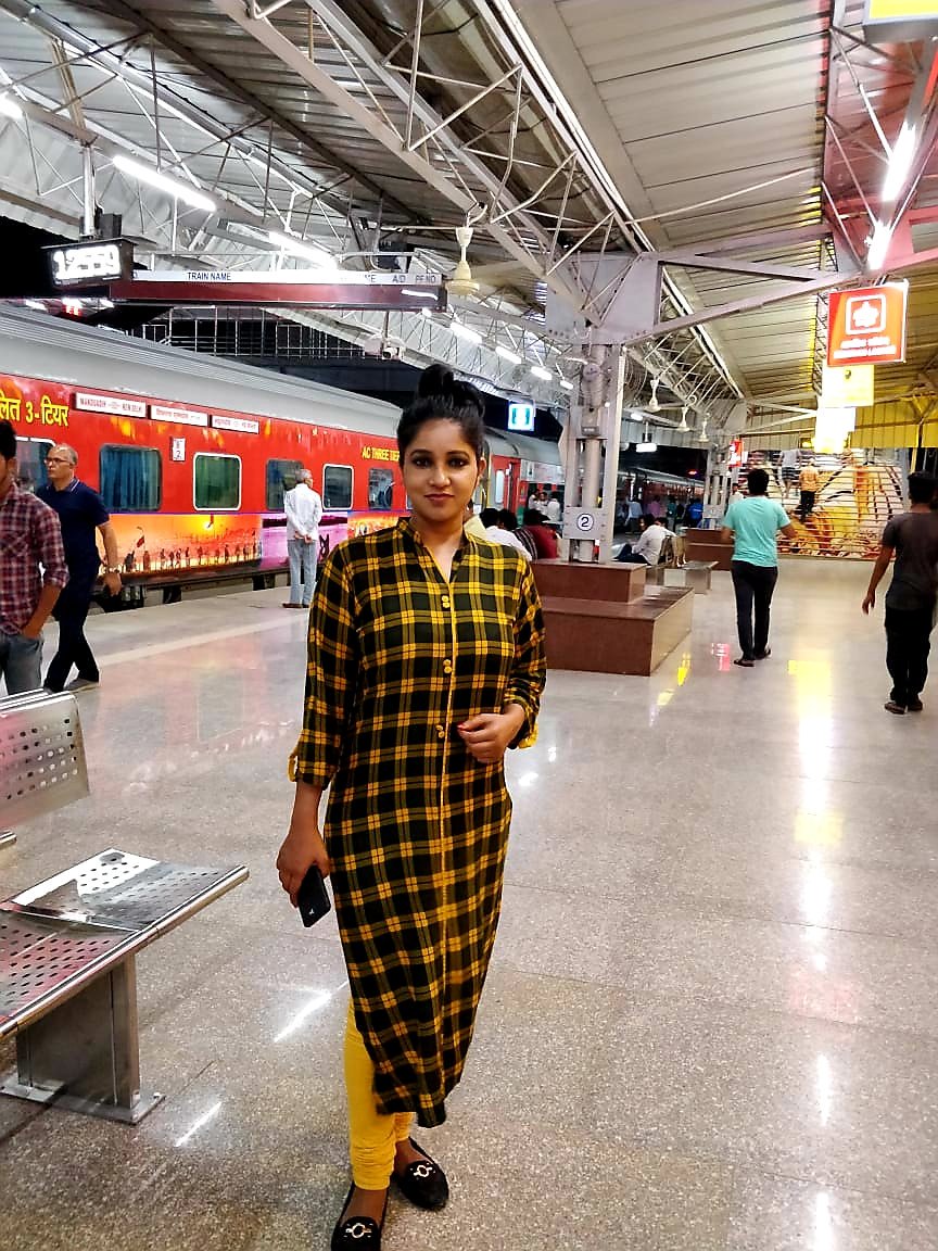 Shweta__Jaya's tweet image. हम तेरे शहर में आए थे मुसाफ़िर की तरह 😑😊