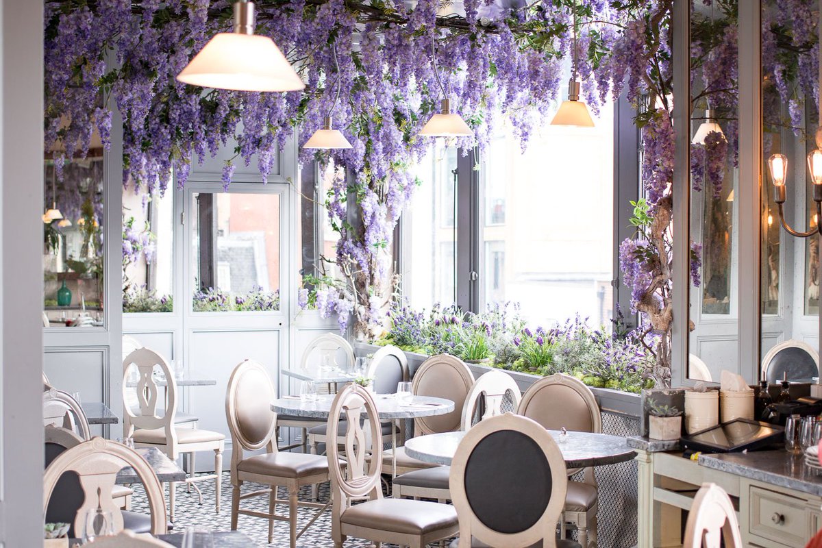 DateBritishGuys's tweet photo. How beautiful is the Aubaine restaurant in London? We think it is the perfect location for a first date! 😍

#firstdategoals #onlinedating #onlinedatingwebsite #london #datingadvice #beautiful #single #thursdaythoughts https://t.co/wbDwX4kz8T