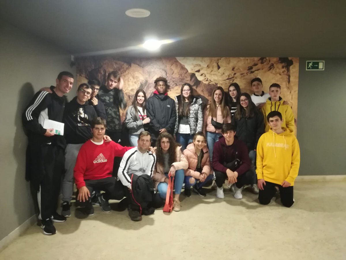 SalesianosPZB's tweet photo. Viaje de fin de etapa de 4° ESO. ¡A pasarlo bien! https://t.co/pdEszxdAbD