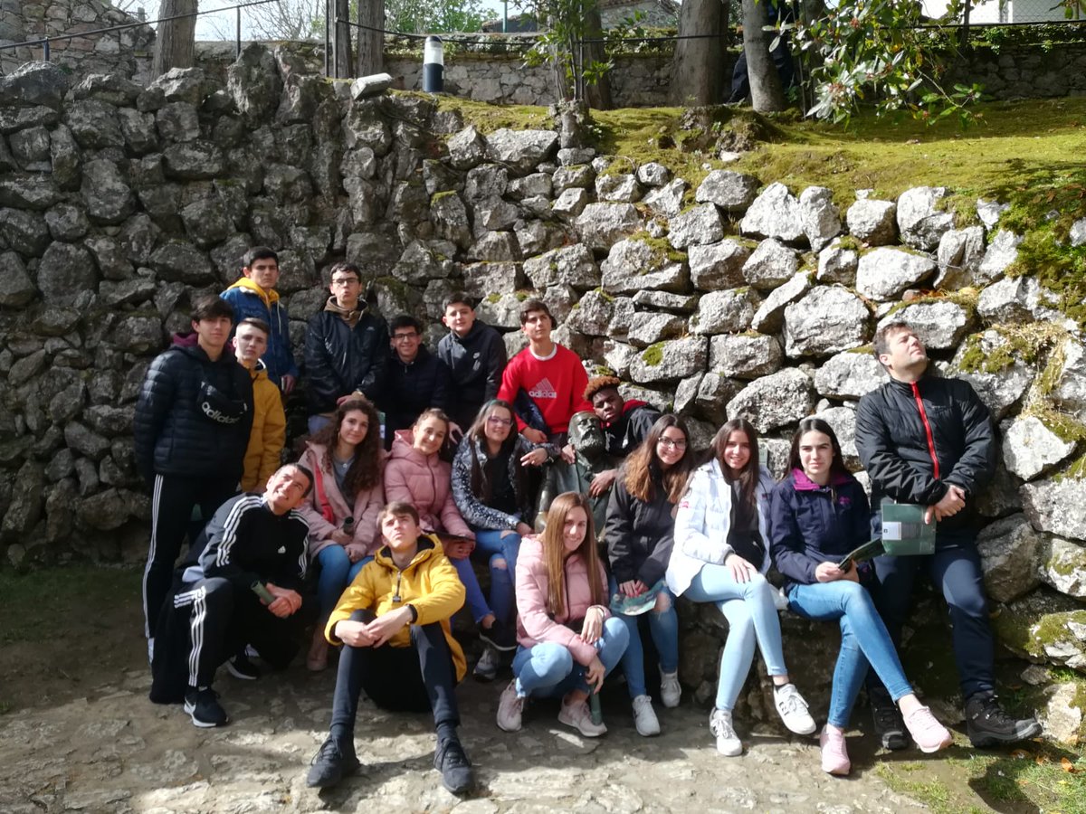 SalesianosPZB's tweet photo. Viaje de fin de etapa de 4° ESO. ¡A pasarlo bien! https://t.co/pdEszxdAbD