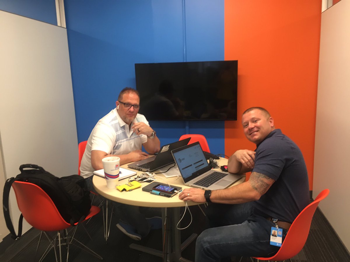 AndresNichole's tweet photo. Blitzing in the Louisville Office - putting work in and making appointments! #heartland @Amy__Smith1 https://t.co/hBWxN8YdGQ
