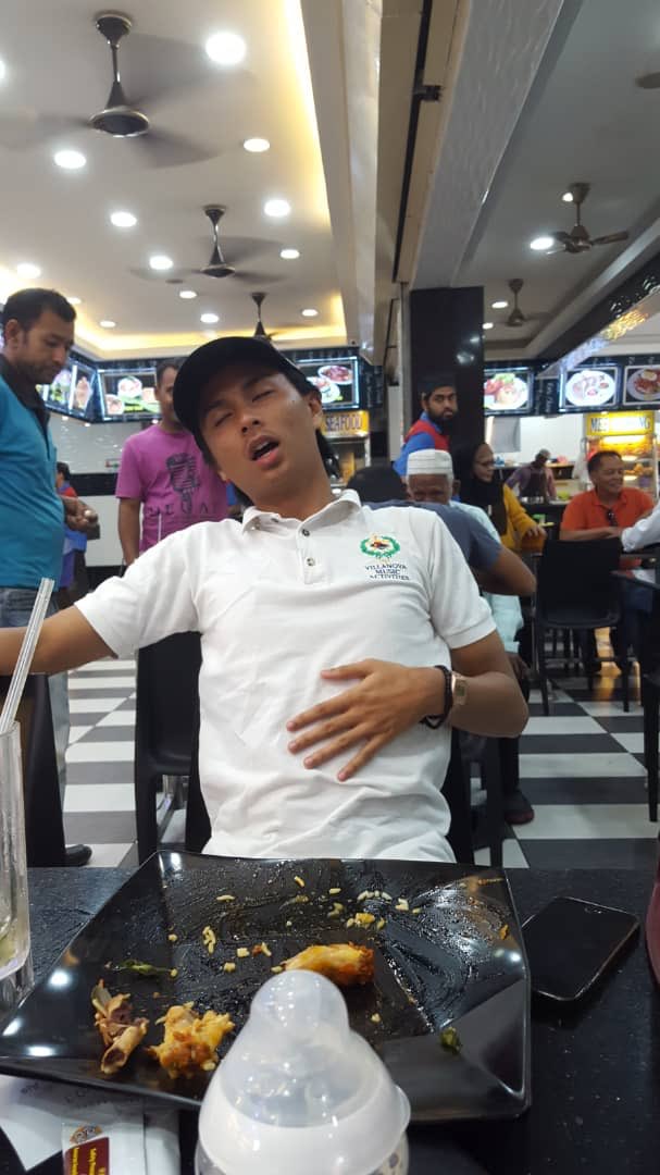 hrtdaniel's tweet photo. bila perut dah penuh brr https://t.co/5deExZZLzP