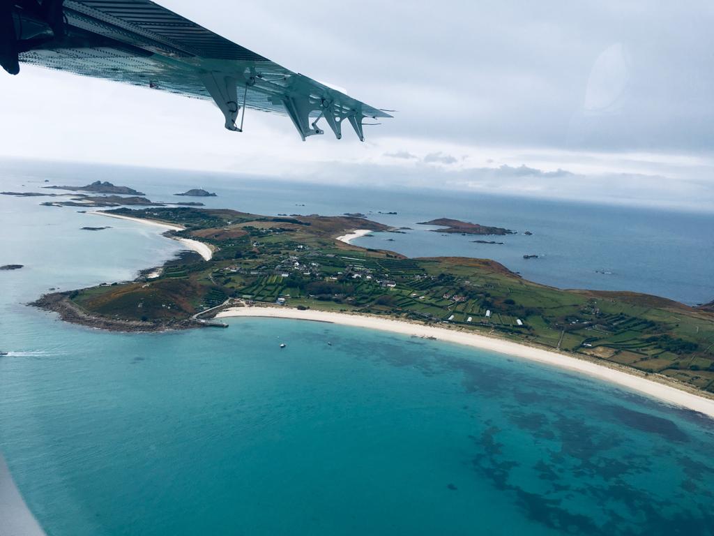 HRSolutions4Biz's tweet photo. Sally is back to Scilly this week and enjoying the views along the way🛫

#PositiveHR #HRbusinesspartner #outsourcinghr #HRconsultancyservices https://t.co/601WZckTIm