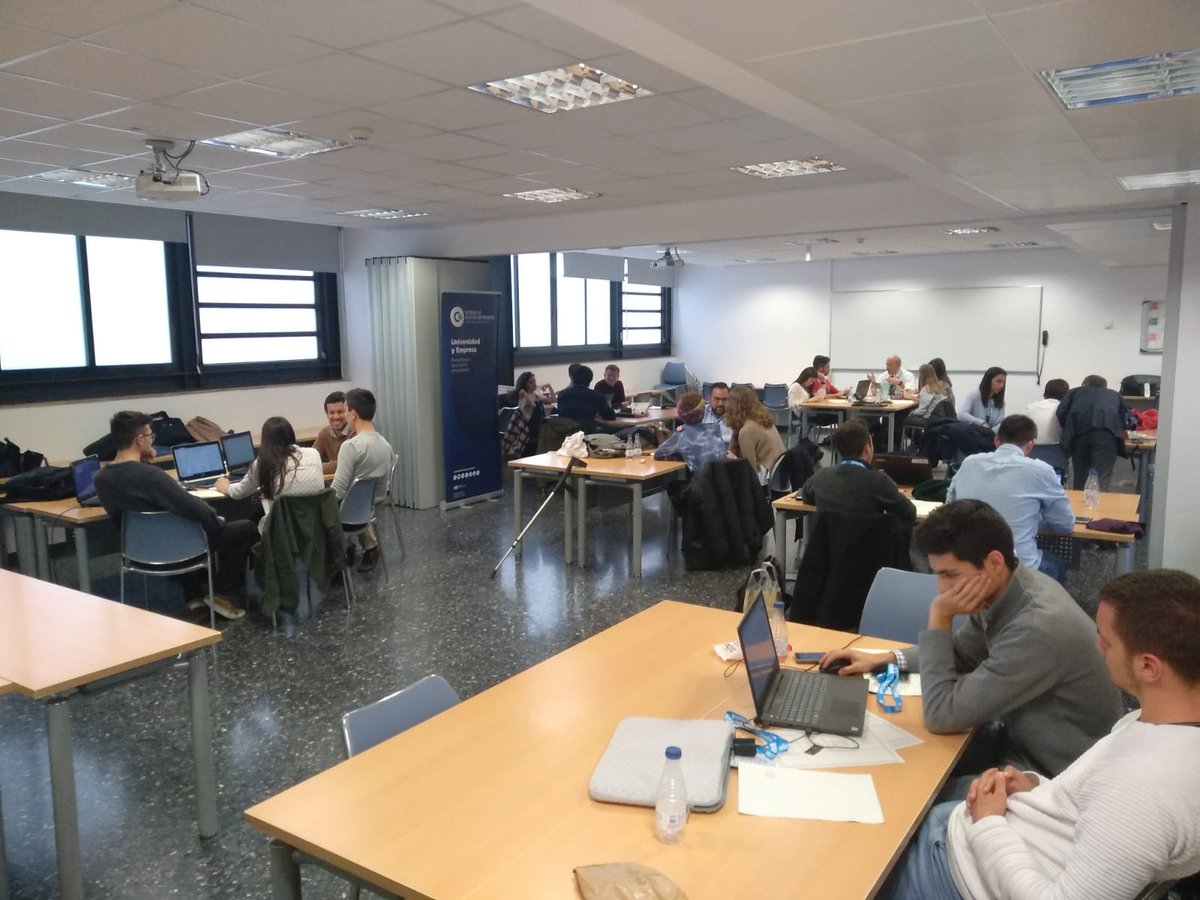 Seguimos trabajando a tope en nuestra idea. @opex_uv 
@Empren_UV, <a href="/CatedraCe/">CàtedraCE</a>, <a href="/UV_EG/">Universitat València</a> #PIMe3UV  #SurfersTeam2019  #UVEmprén #SocInnoLabGame