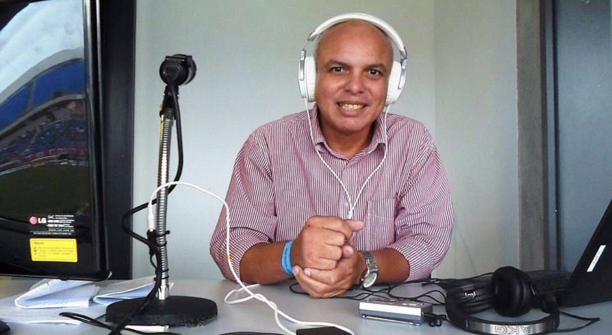 O radialista <a href="/RoMedeirosFM/">Rô Medeiros</a> precisa de doação de sangue, em nome do Rosenildo Medeiros dos Anjos, que necessita de transfusão de sangue no Hospital Rio Grande. 
Pode ser qualquer tipo de sangue. Doações no HEMOVIDA, na Av. Nilo Peçanha, 199, Petrópolis, 7h30 às 17h. Fone 3202-4289