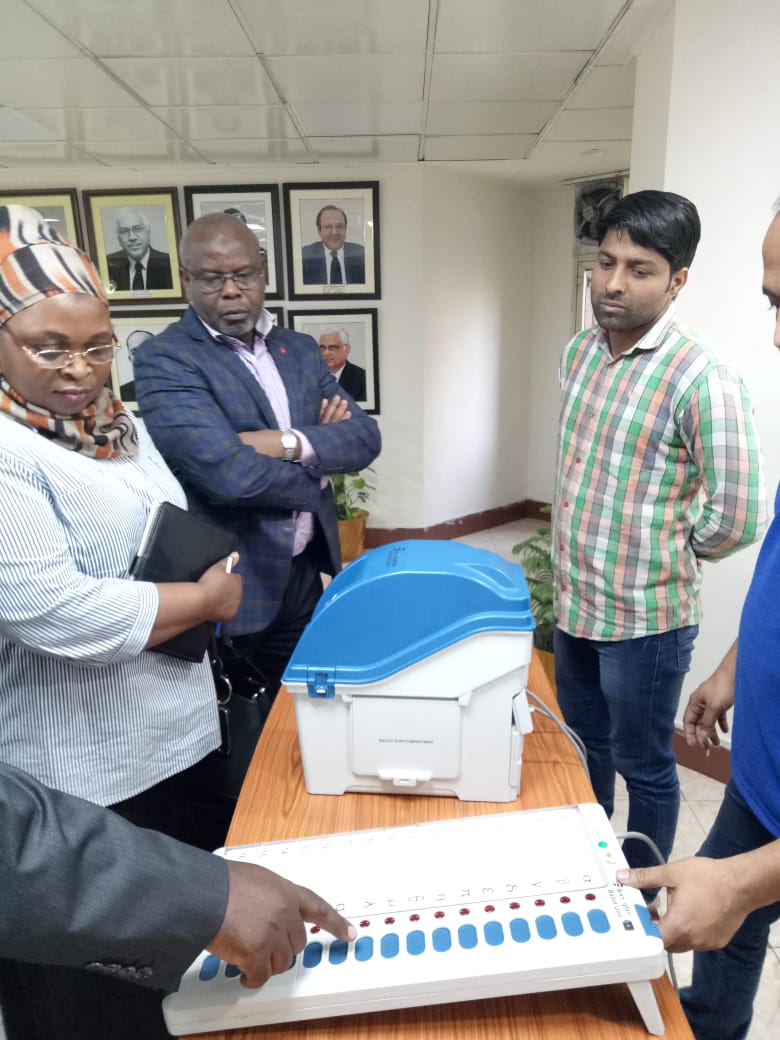 ECIIIIDEM's tweet photo. #EVP – Election Visitor Programme - Day02. Delegation from Electoral Commission of Uganda visit to Election Commission of India for demonstration of EVM/VVPAT. https://t.co/UmSiD2efsI