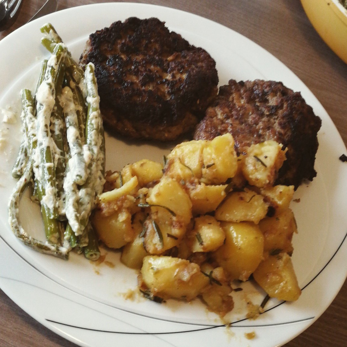 Olaf_Biebelix's tweet photo. Nice, schmeckt Bombe! Ich hab sogar aufgenommen wie ich es gekocht habe. Lasst mal ein Kommentar da, wenn ihr bock habt das ich das bei Youtube hochlade.
#bufffood #gekocht #OlafBiebelix #YouTube #comment #lecker #gude https://t.co/L1ZFxnmcu9