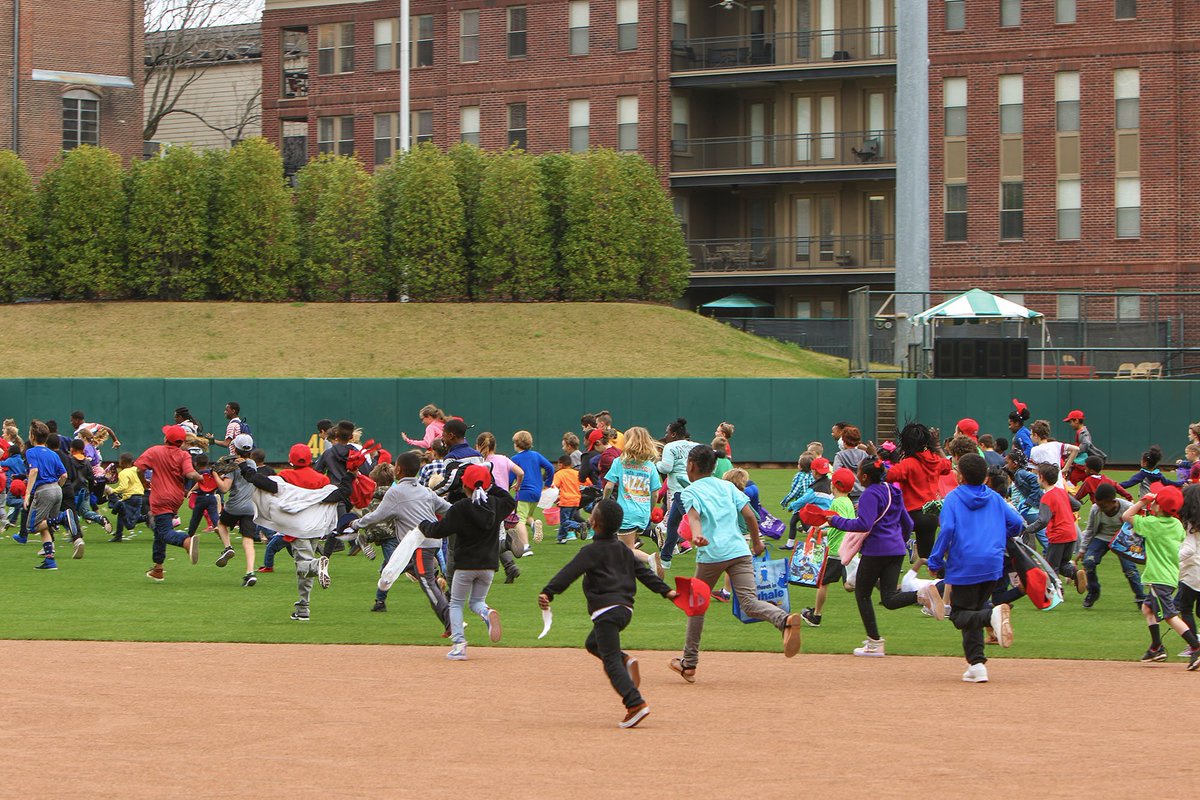memphisredbirds's tweet photo. Who's ready for our annual candy drop?

With our specialty Easter tickets you can enjoy pregame brunch in the Home Plate Club and catch on the field! 

🎟️ : https://t.co/JqndXfHfD1 https://t.co/lp0dCwarRk