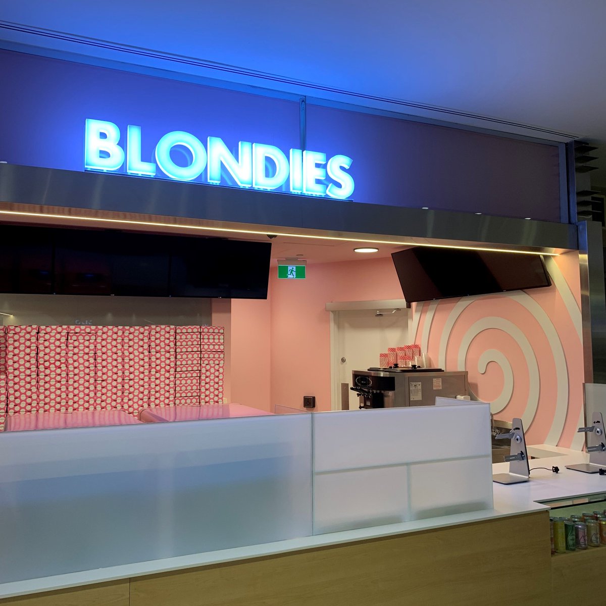 MyTOFD's tweet photo. Blondies Pizza is now open in #CommerceCourt! 🍕 https://t.co/qroxSrEKWe
