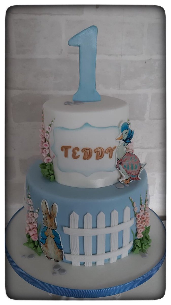 cakesbydesignnw's tweet photo. #caaaake https://t.co/8fWhj1LoN1