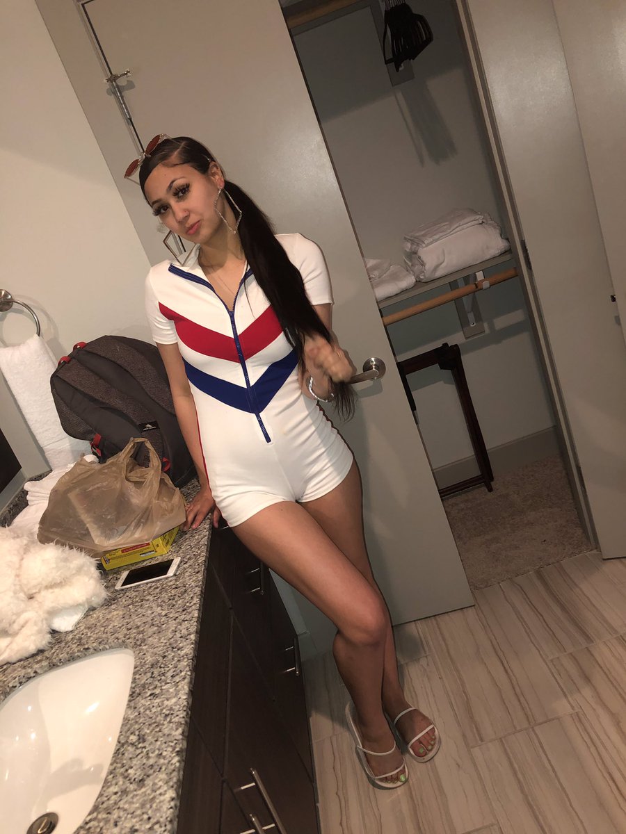 Youngkey__'s tweet photo. 💙❤️💙🖕🏼 https://t.co/F15cGawOZd
