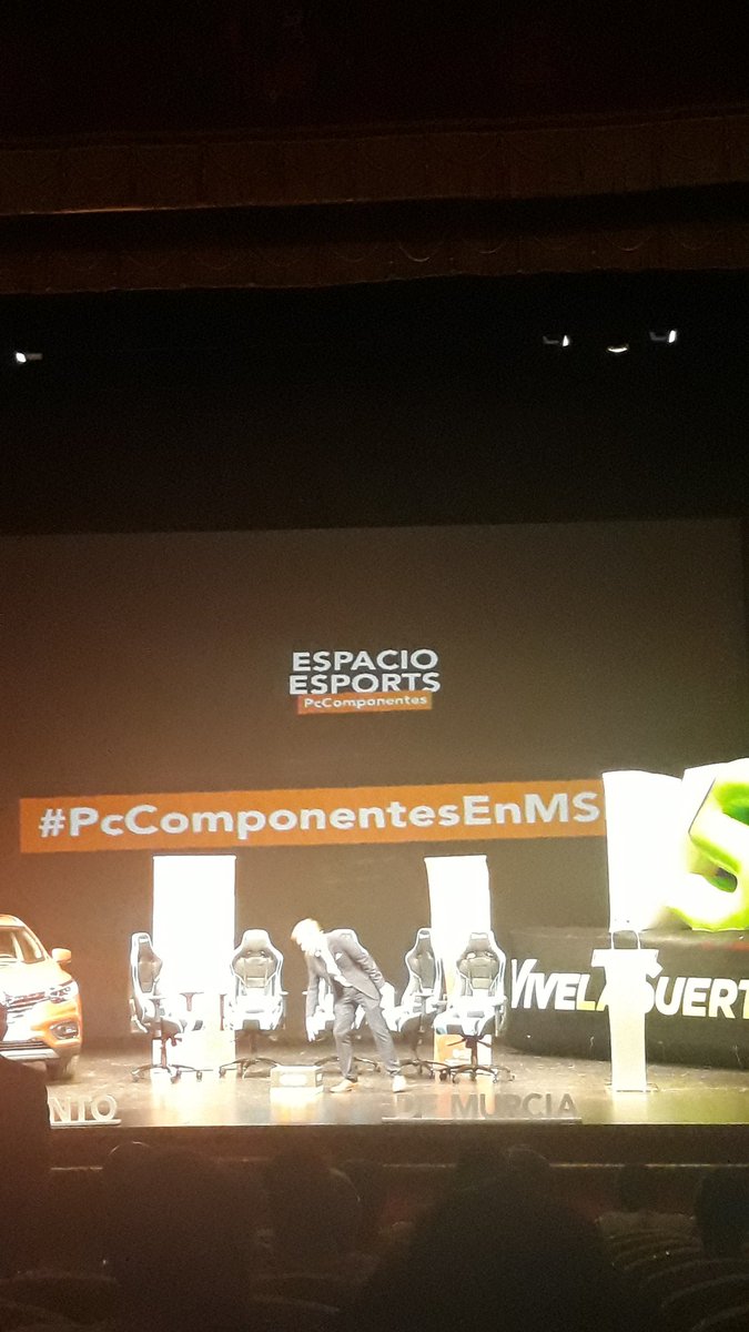 AnaFauconRus's tweet photo. #PcComponentesEnMsb19 https://t.co/mgfidxXaNG