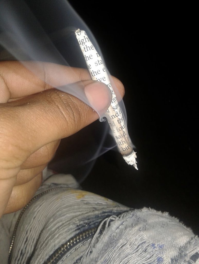 ryec4rter's tweet photo. Smokin the holy ghost out this blunt rn https://t.co/L20vLzeTqL