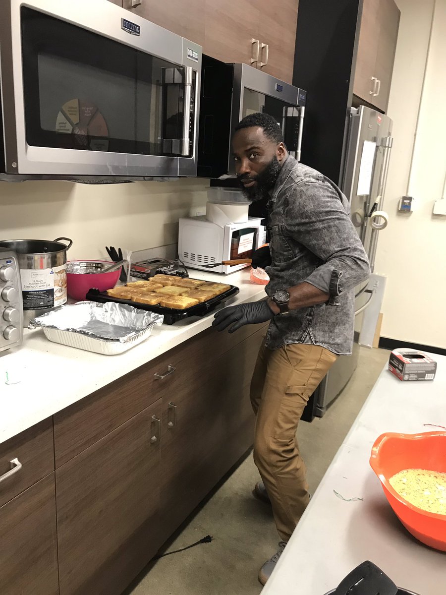 POP UP! @MrCustomerFirst working hard to take care of associates! Mmmm that French toast smells amazing. Is that a hint of cinnamon? Lol #frenchtoastlove #cereallove @ParkvilleHD2577 @Cmisotti15 @Alexis_3323