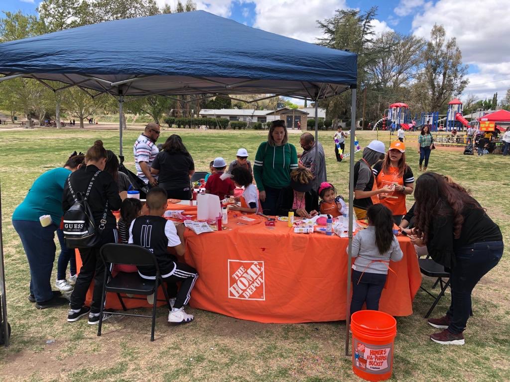 MartinTLopez1's tweet photo. 8488 participating in the Autism Awareness Day at the City Hall Park in Nogales. The Home Depot booth was the most popular, Thanks To Nora &amp; Eloy for making this community event a success!! #D60SrtrongandProud https://t.co/ZDYu2hrKD2
