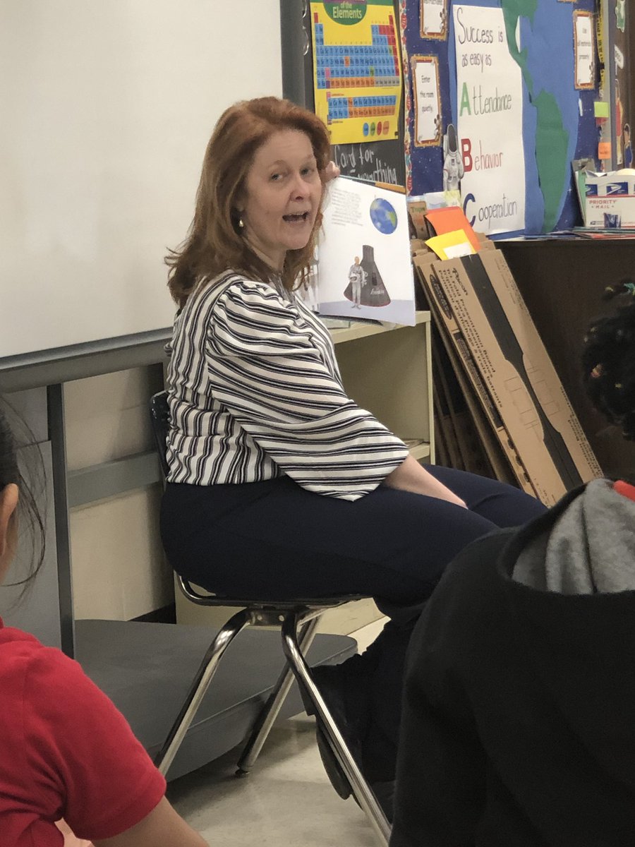 janetcarrie's tweet image. #NSTA19 @caroyce NSTA prez leading slps @SLPS_INFO at Mullanphy sharing expertise.  #wechooseslps #NSTAPress #sciencerules