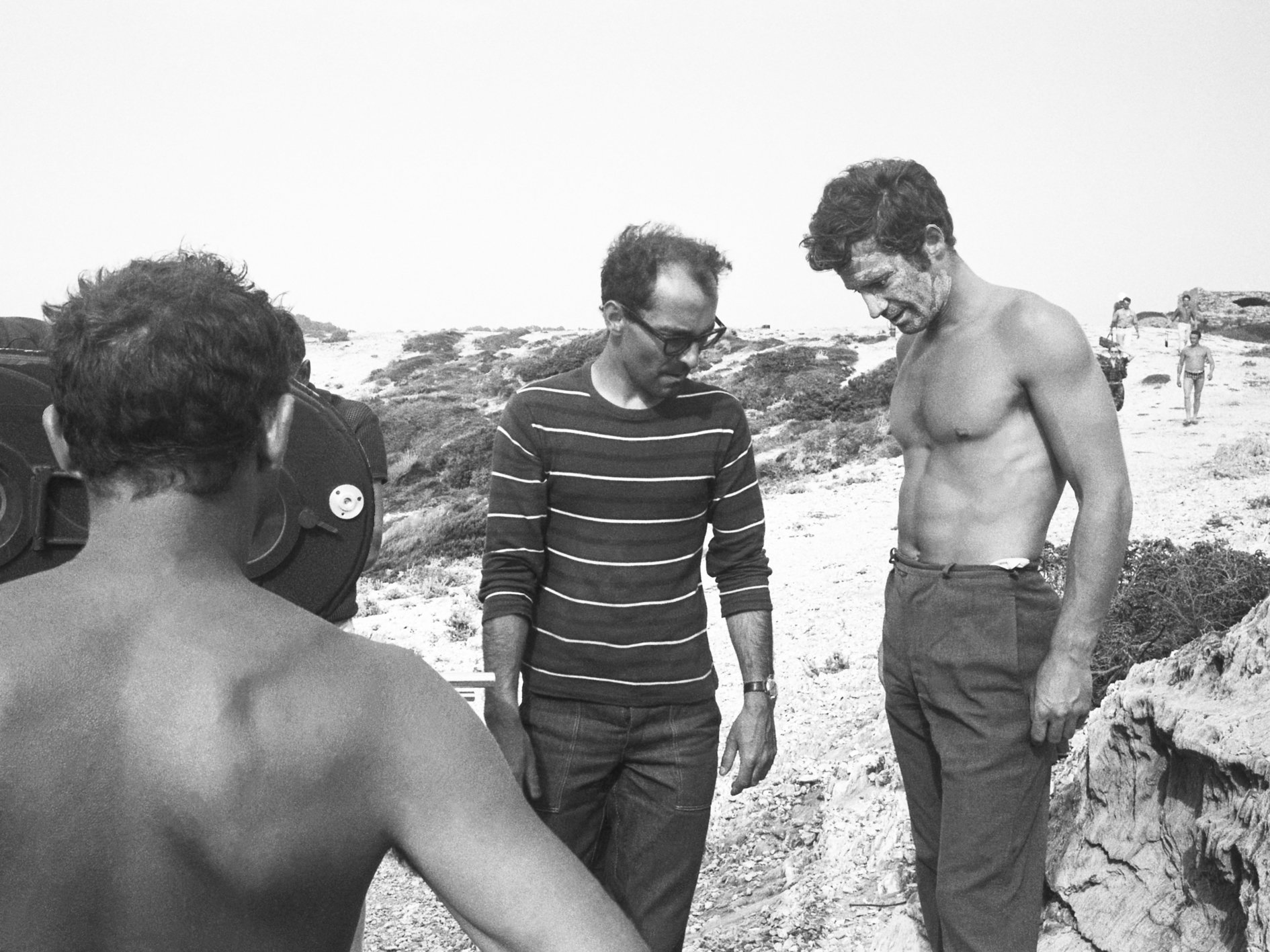 Happy 86th birthday, Jean-Paul Belmondo. Pictured with Jean-Luc Godard on the set of PIERROT LE FOU. 