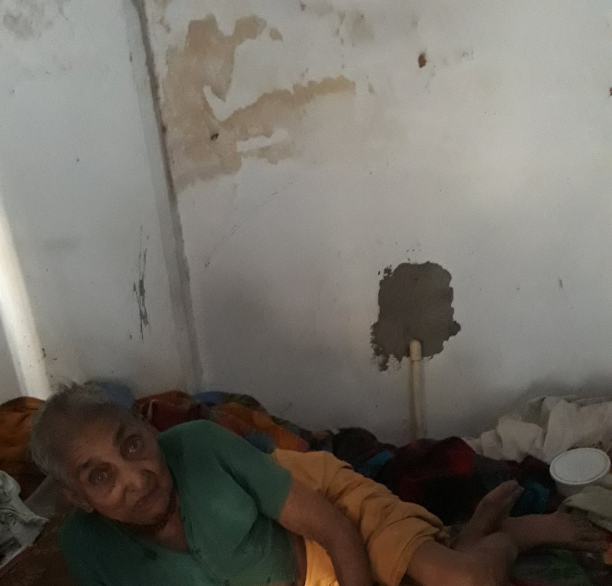 Shweta__Jaya's tweet image. राजकीय वृद्ध एवं अशक्त महिलाओं के लिए आवासीय गृह...वाराणसी
महिला कल्याण विभाग, UP द्वारा संचालित...

कुछ तस्वीरें साझा कर रही हूँ और संबंधित विभागों से विनती है कि इनकी बेहतरी के लिए कोशिश की जाए। समाज के आप सभी लोग भी कुछ सहयोग करें तो स्थिति बेहतर हो सकती है @UPMahilaKalyan