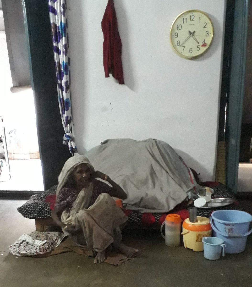 Shweta__Jaya's tweet image. राजकीय वृद्ध एवं अशक्त महिलाओं के लिए आवासीय गृह...वाराणसी
महिला कल्याण विभाग, UP द्वारा संचालित...

कुछ तस्वीरें साझा कर रही हूँ और संबंधित विभागों से विनती है कि इनकी बेहतरी के लिए कोशिश की जाए। समाज के आप सभी लोग भी कुछ सहयोग करें तो स्थिति बेहतर हो सकती है @UPMahilaKalyan