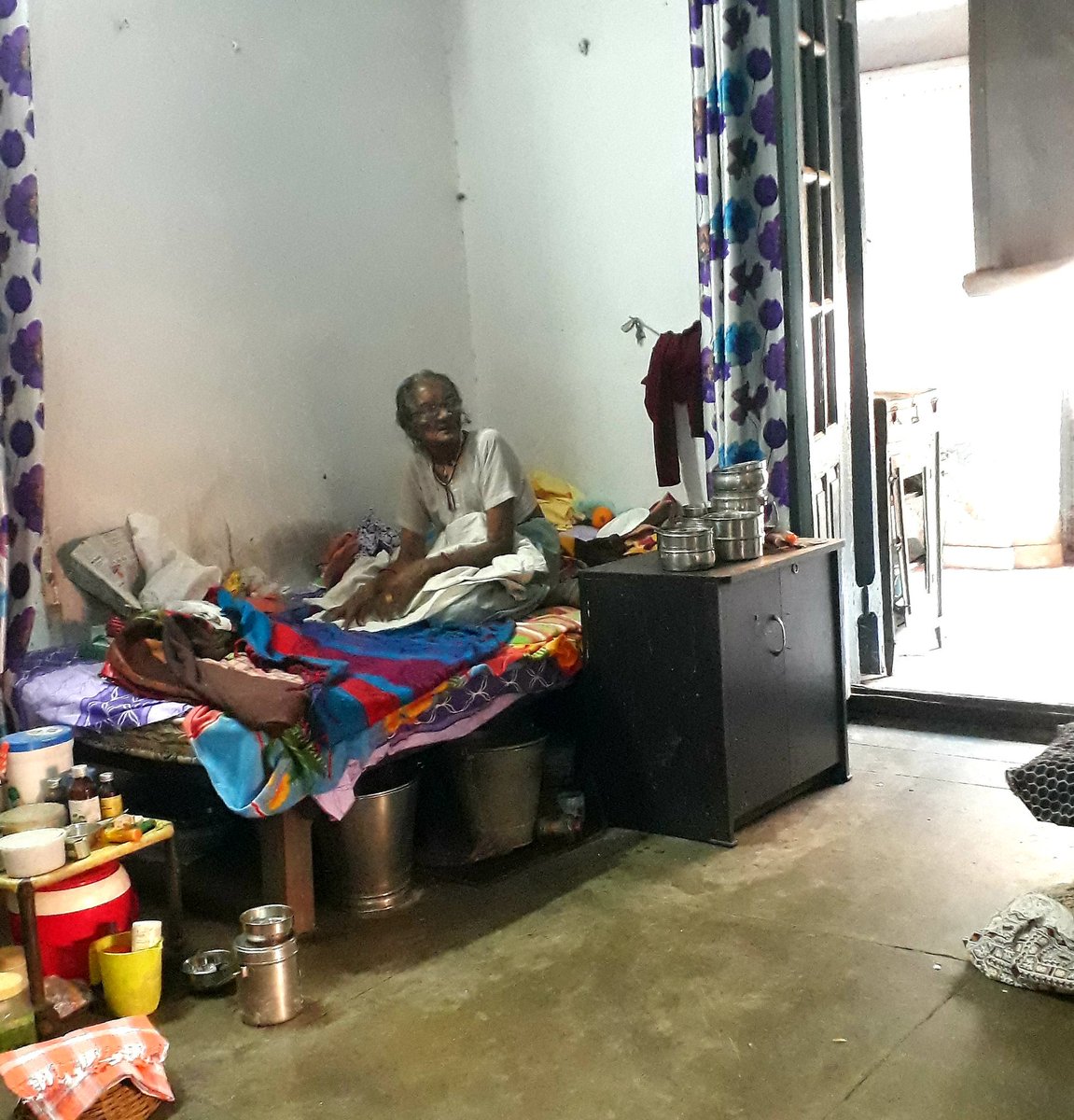 Shweta__Jaya's tweet image. राजकीय वृद्ध एवं अशक्त महिलाओं के लिए आवासीय गृह...वाराणसी
महिला कल्याण विभाग, UP द्वारा संचालित...

कुछ तस्वीरें साझा कर रही हूँ और संबंधित विभागों से विनती है कि इनकी बेहतरी के लिए कोशिश की जाए। समाज के आप सभी लोग भी कुछ सहयोग करें तो स्थिति बेहतर हो सकती है @UPMahilaKalyan