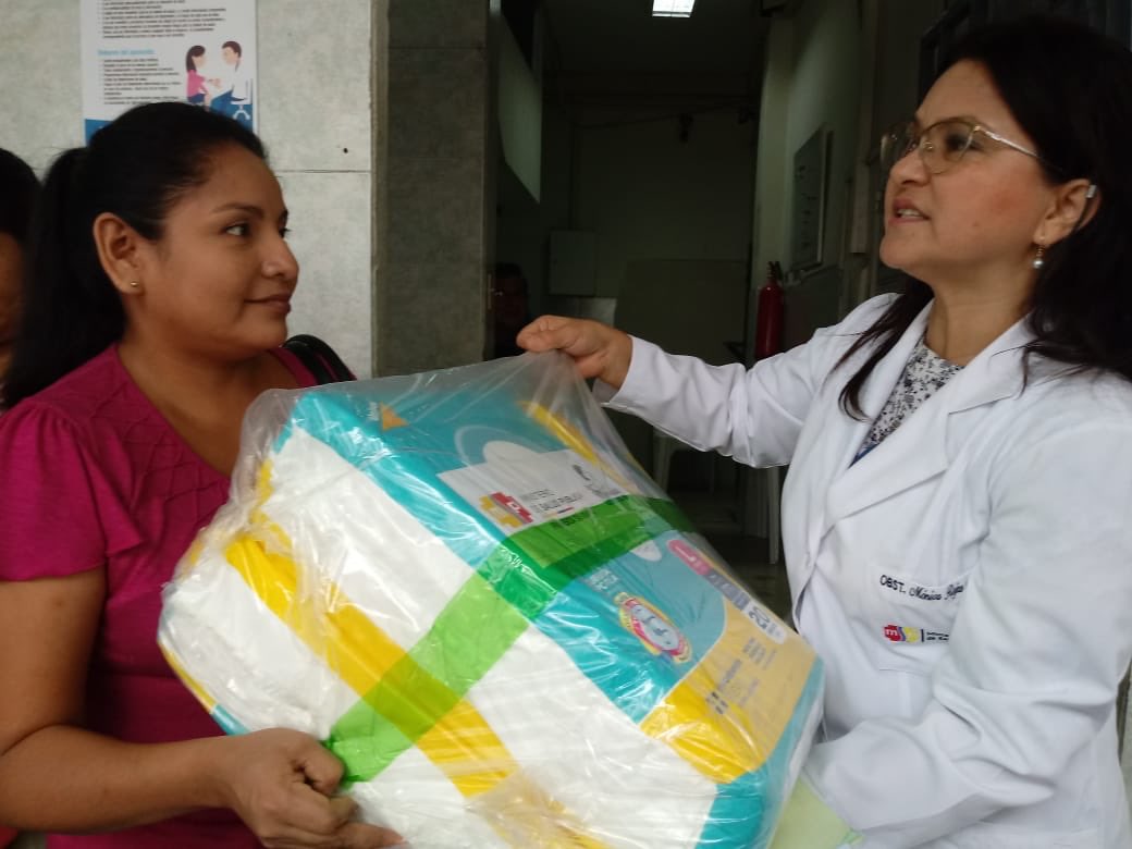Salud_Guayas's tweet photo. En #Distrito09D03 se realiza entrega de ayudas técnicas (pañales) a familiares de pacientes con discapacidad #SaludInclusiva https://t.co/NGsQnD4MYH