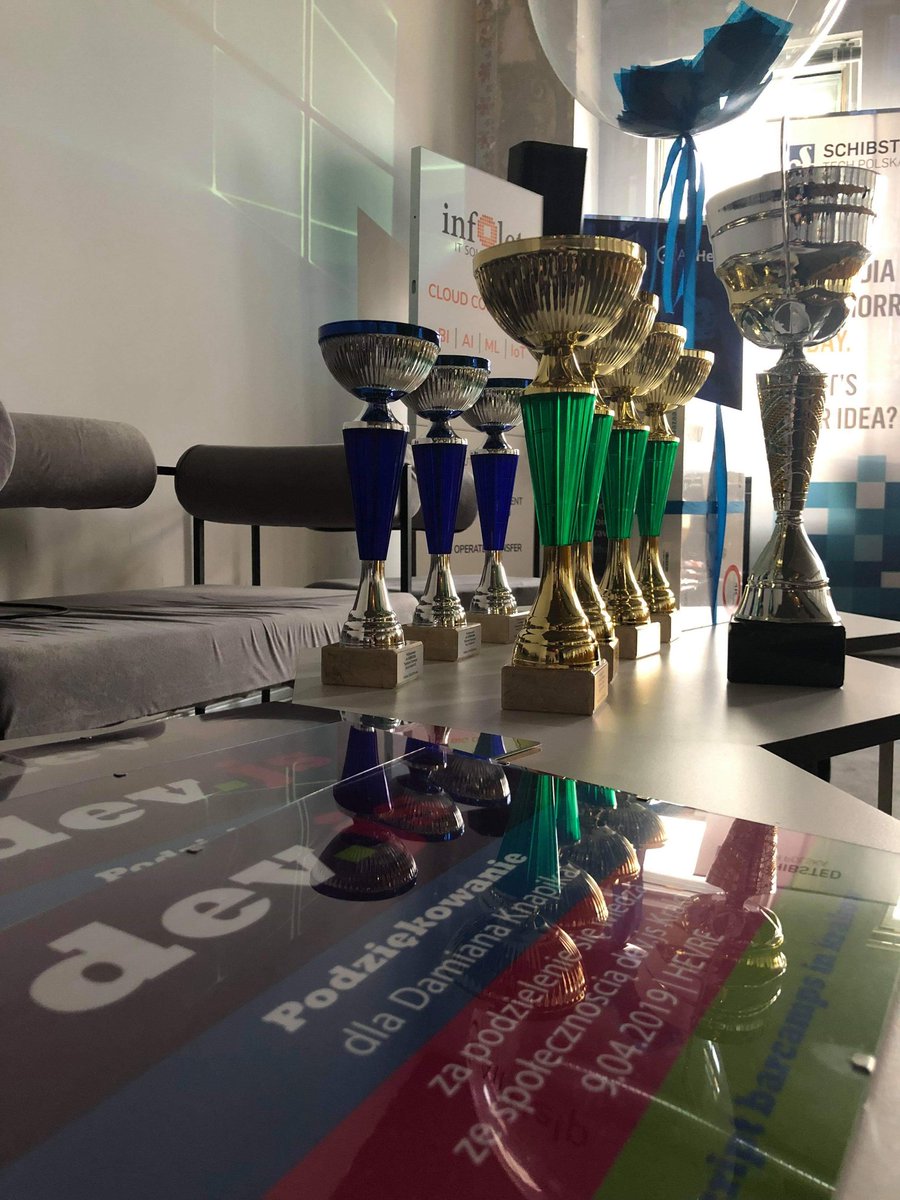 InfoletPL's tweet image. Za chwilę startujemy z #devjs To będzie udany wieczór👨💻👩💻😀🍻#infolettech #lifeatinfolet #javascript #React #Angular