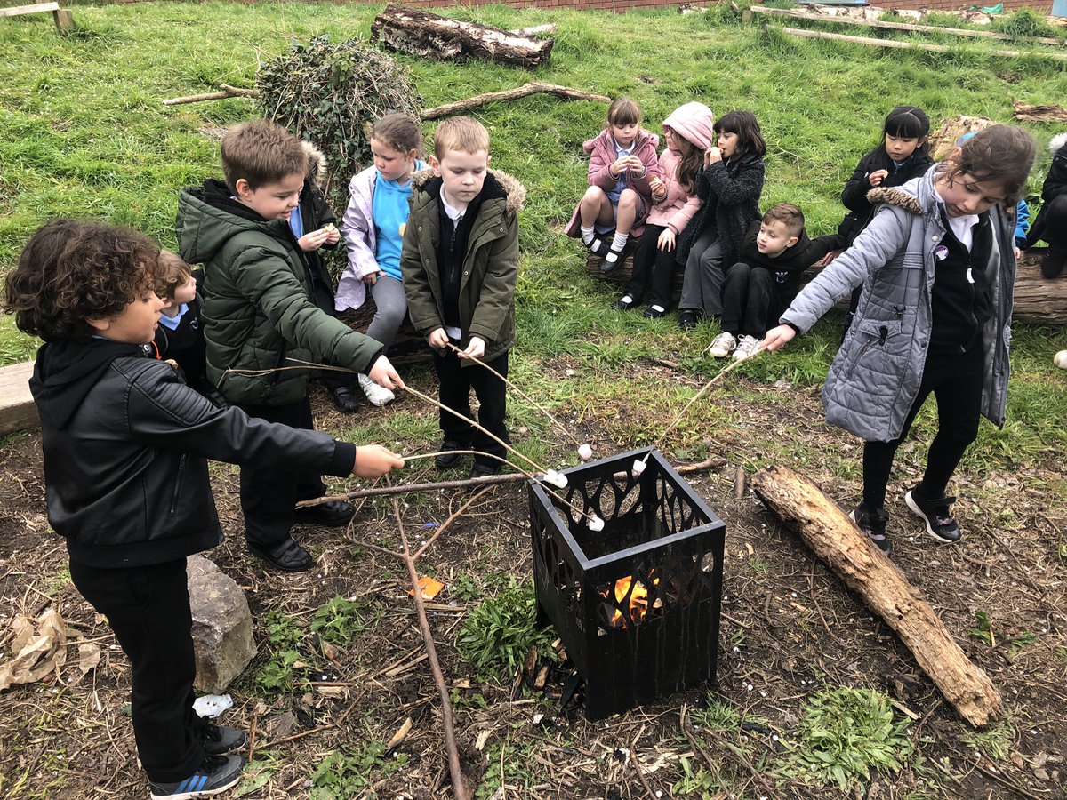 gladstonebarry's tweet photo. We have been celebrating the end of our topic today in the woods #LogCircle #Fire #ToastingMarshmallows #TheScentedGarden https://t.co/p3CUxNenai