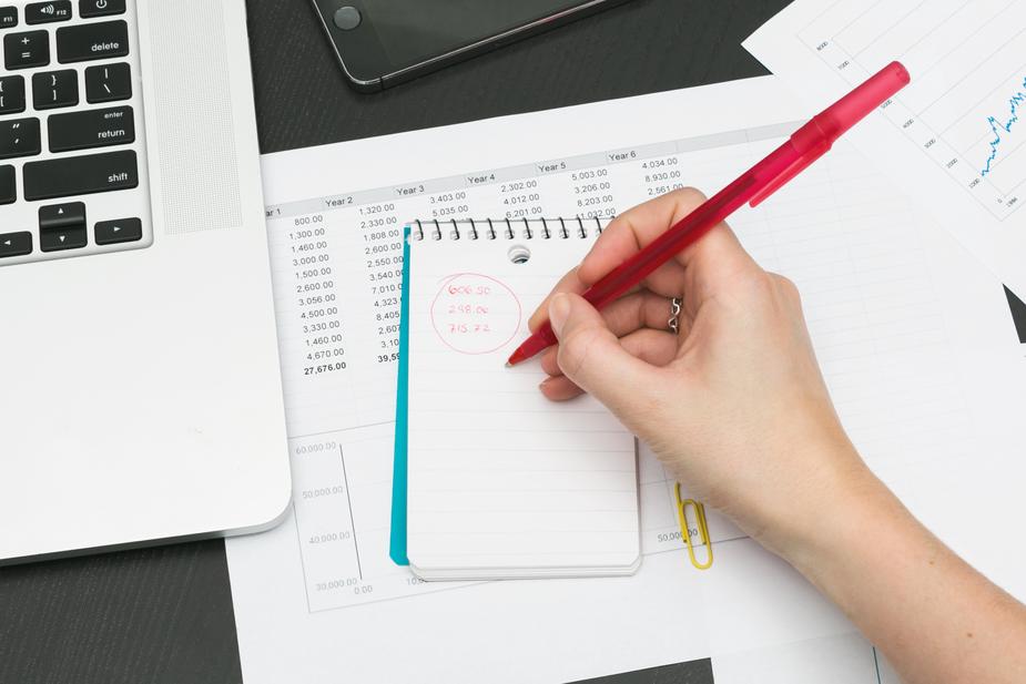Argosy_Inc's tweet photo. While RRSP is a popular choice for a tax-free, TFSA may be the best choice for savers and lower income household. Read more: https://t.co/7Bum18Coft https://t.co/r2zGe7Sm0h