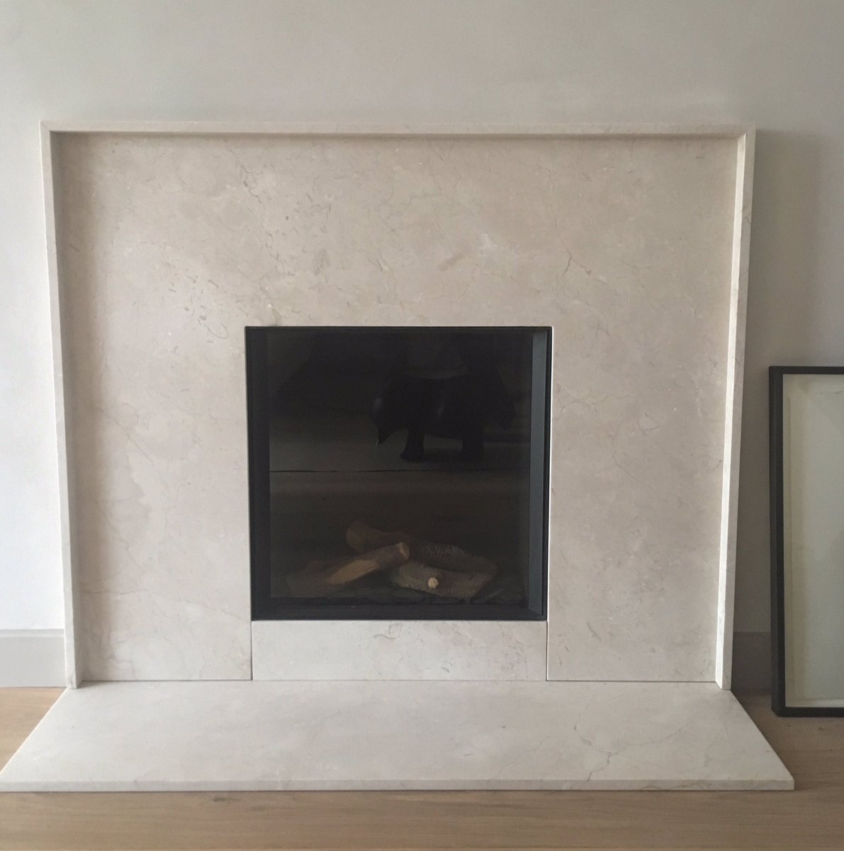 yamstudios's tweet photo. Sneak peek into soon to be finished project next to Richmond Park. New fireplace installed with bespoke limestone fire surround, simple lines with subtle soft texture
#YAMProjects #design #extension #RichmondPark #London #interiors #minimalism #natural #fireplace #contemporary https://t.co/nYTosf7o8A