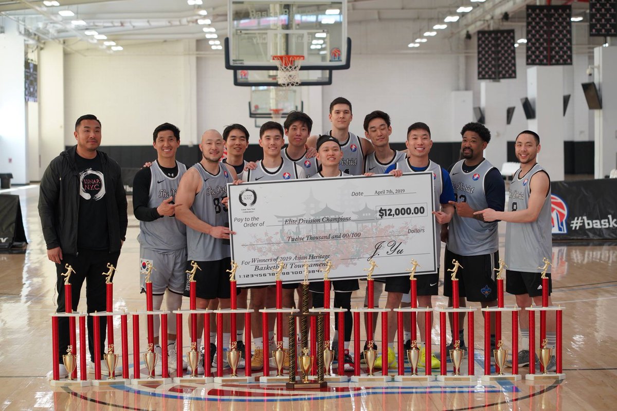 lunar_nyc's tweet photo. Team District our 2019 Elite Division Champions and winner of the largest educational prize in Asianhoops history in North America! Center of District, Joe Fontinet takes home the Elite MVP! @BasketballCity #lunarnyc #payitforward #themovement #basketball #asianhoops #ballislife https://t.co/ynhxrQUCnG