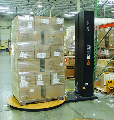 bettawaymoves's tweet photo. Wrapping pallets prior to transport is important for securing inventory safely. Check out this article discussing a state-of-the-art stretchwrap machine and learn how you can improve your operations #pallets #operations #supplychain #logistics https://t.co/3TUK33Q4KZ https://t.co/4pvX89XFTw