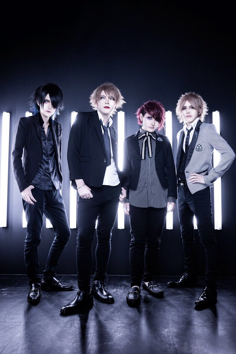 _VKholic_'s tweet photo. #TEARCiTY's new look
Vo. #Ai
Gt. #Matoi
Ba. #Kei
Dr. #Kanae
#vk #v系 #vkei #visualkei https://t.co/CgNo8eDpwK