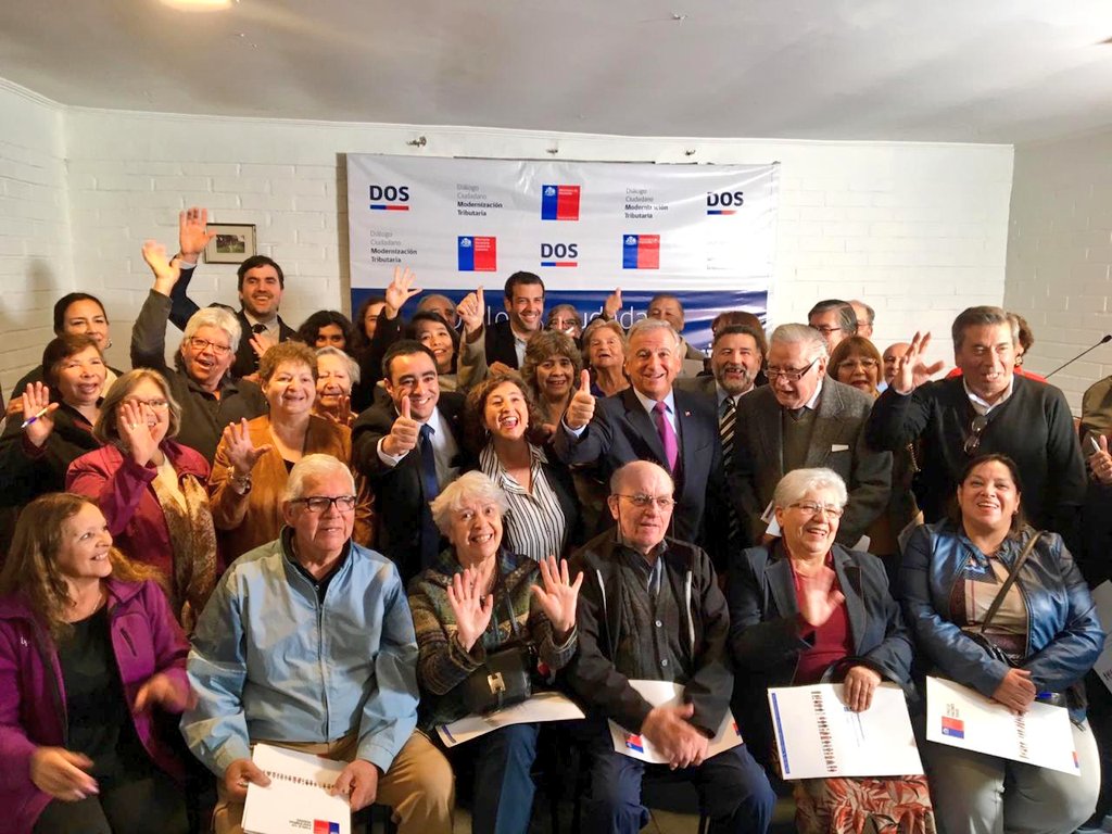 #ModernizaciónTributaria

El ministro <a href="/felipelarrain/">Felipe Larraín B.</a> junto al alcalde <a href="/RodrigoDelgadoM/">Rodrigo Delgado Mocarquer</a>, el <a href="/SubseHacienda/">Subsecretaría de Hacienda</a> y el director <a href="/dos_segegob/">División de Organizaciones Sociales</a> dialogan con adultos mayores de #EstaciónCentral aspectos positivos del pago de contribuciones con la modernización tributaria ✔