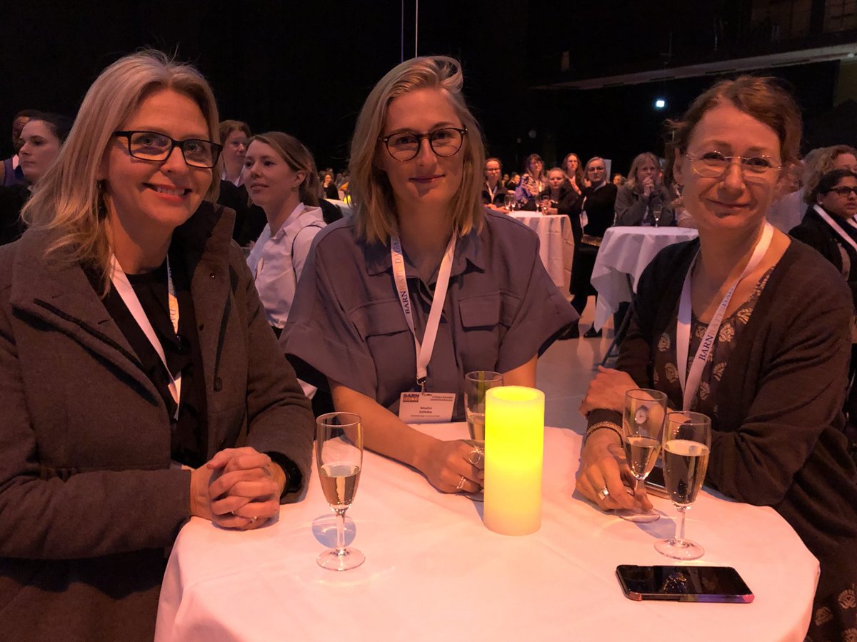 Therese_Bjorn's tweet photo. Mingelmys med barnrättskämpar och kollegor på @barnrattsdag #barn19 https://t.co/G5RNsn1f7Z