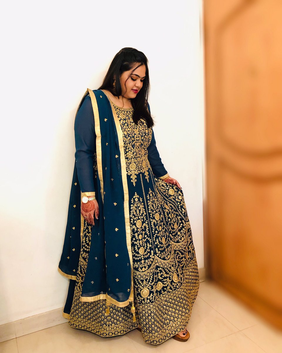 MallikaMehta3's tweet image. Shaadi ready P.S - Not literally🙊
.
.
#ShaadiReady #DesiGirl #DesiLook #RedLips #Shine #Glow #IndianWedding #Vibe #Insaniti #Traditional #GirlsWhoGlow #EthnicWear #Singer #FemaleSinger #MallikaMehtaMusic