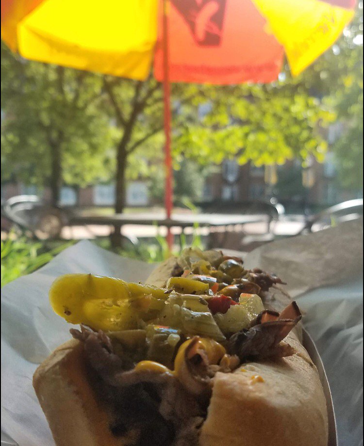 WindyCityRedHot's tweet photo. beautiful day to enjoy the sun and this Cheesy Beef!! https://t.co/KfSAFBGGH4