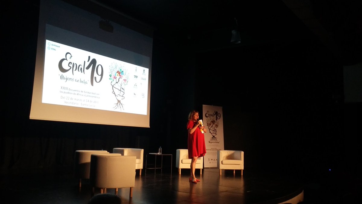 Infoespal's tweet photo. Mari Paz Bernal de @VivasComunican presenta y modera la primera mesa del #ForoESPAL sobre luchas con perspectiva feminista desde #Canarias https://t.co/f2cDuqrsjw
