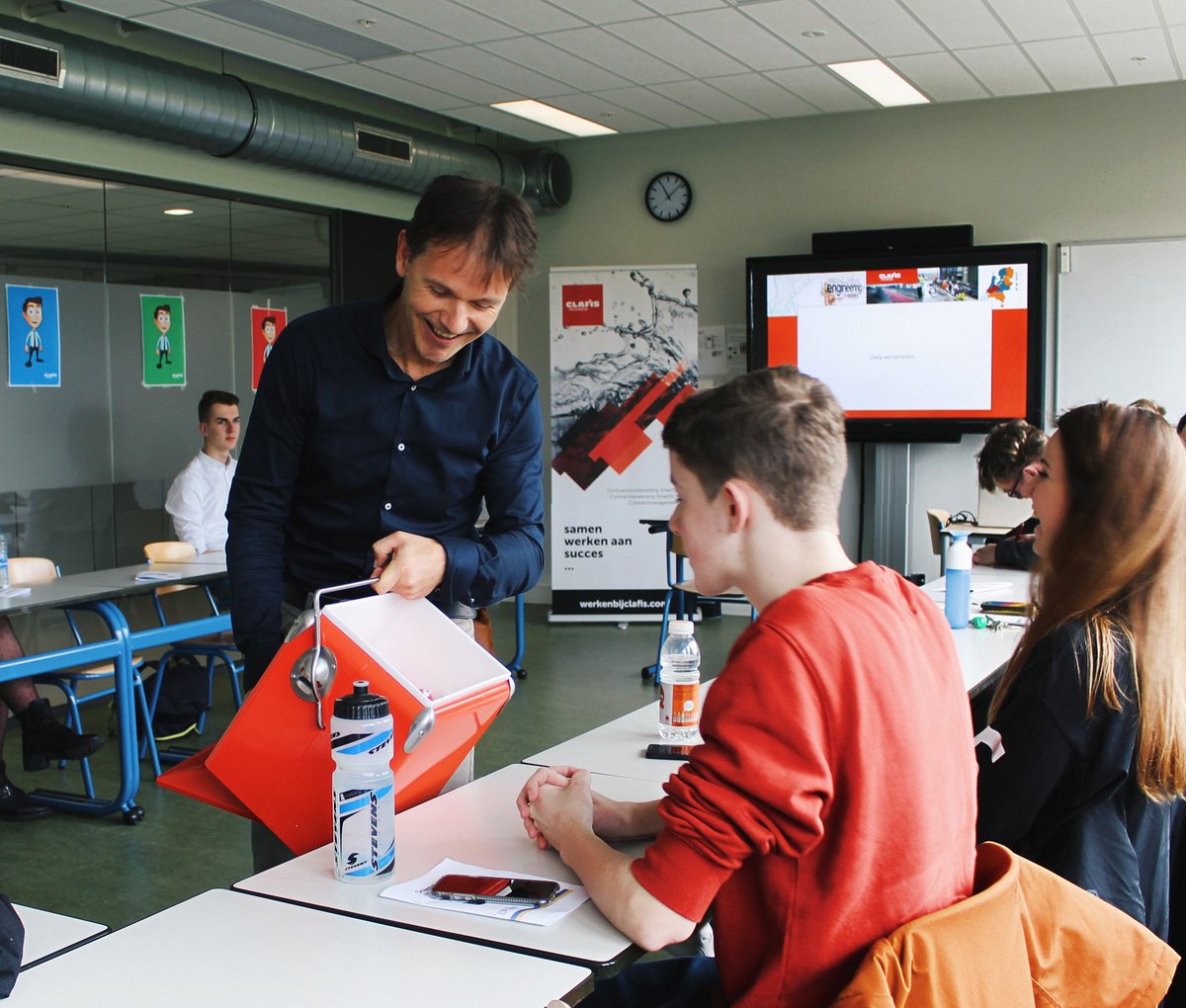 CLAFIS's tweet image. Op 4 april was #CLAFIS aanwezig bij de #Orientatiedag van Hogeschool Utrecht.  Er werd #kennis gedeeld vanuit de #expertises: #Water, #Omgeving en #Geo!