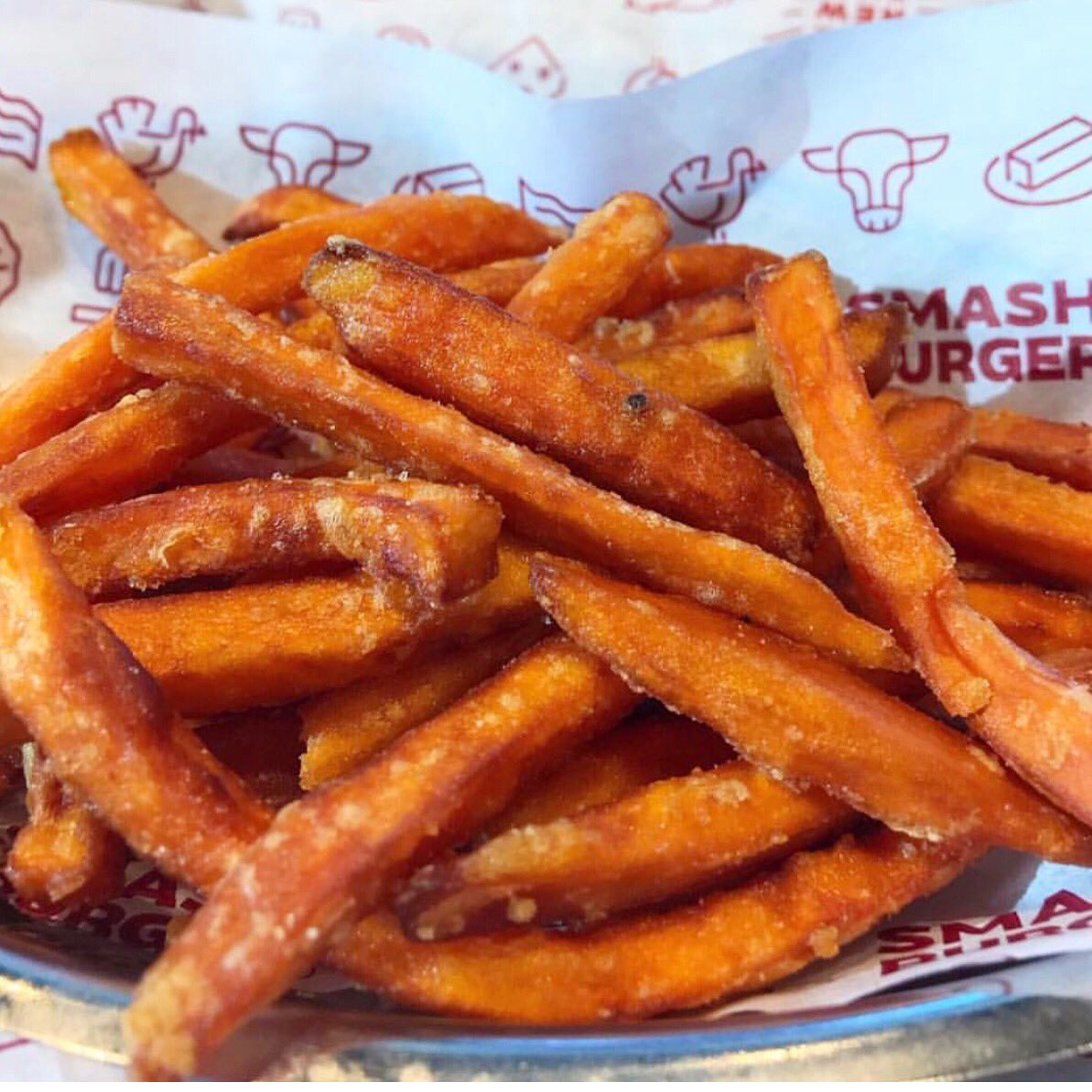 SmashburgerPTY's tweet photo. Acompaña tus hamburguesas favoritas con tus Papas Dulces de Camote 😛🍔
Ordena online 🤳 Delivery GRATIS 🛵 https://t.co/tYiL3nZLuk