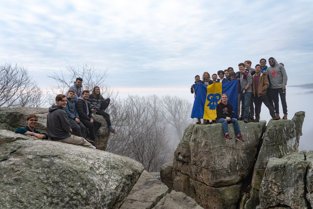 du_umd's tweet photo. What better way to celebrate initiation than with a sunrise hike?? Also a big s/o to our sweetheart for waking up early to tag along! #dikaia https://t.co/T090IEtScT