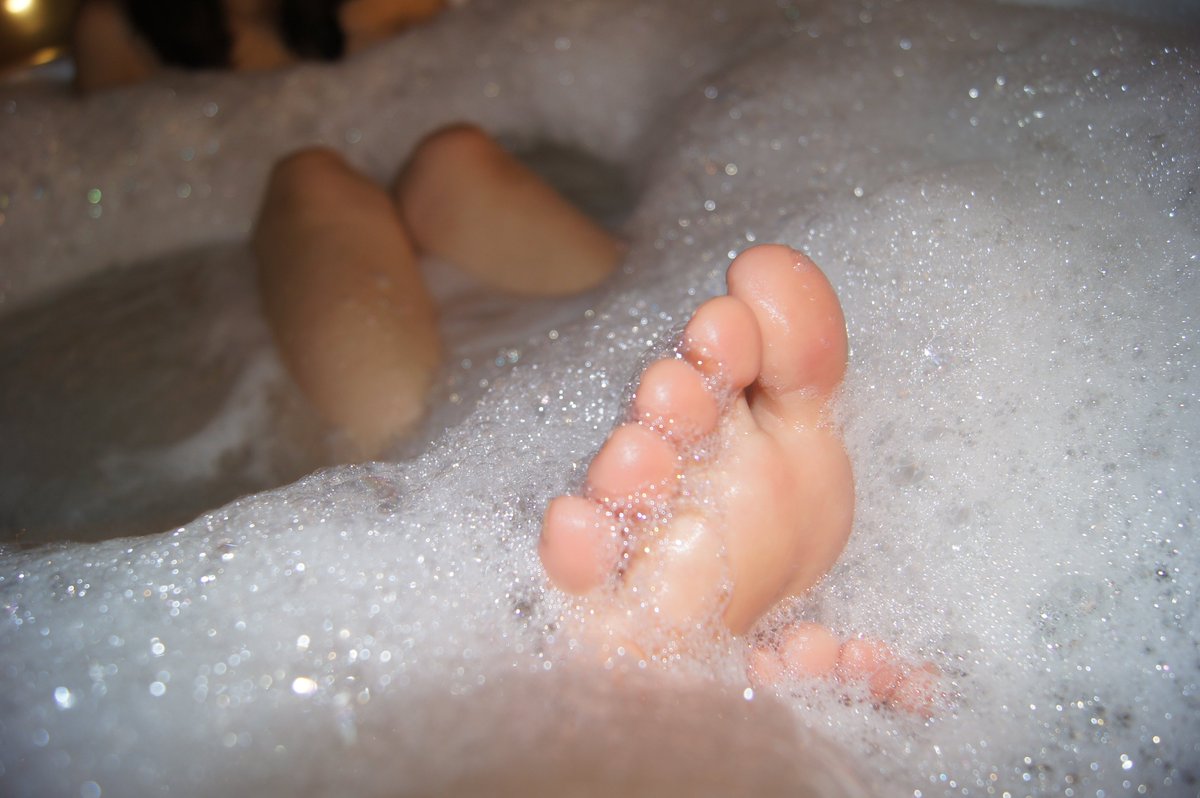 60rinkya's tweet image. ストレス吹っ飛ばすジェットバス
#足裏 #生足 #足フェチ #恋足 #feetporn #裏垢