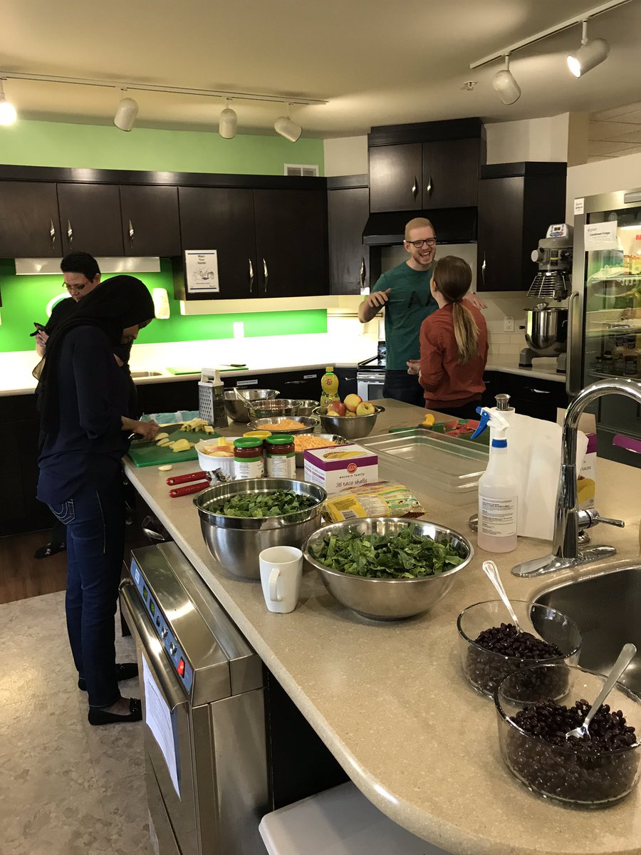 russ_natalia's tweet photo. Volunteering at #RonaldMcDonaldHouse #PaladinSecurityEdmonton #PaladinDifference #LetsMakeThisWorldBetter #PaladinFamily https://t.co/iPFualG0Ds